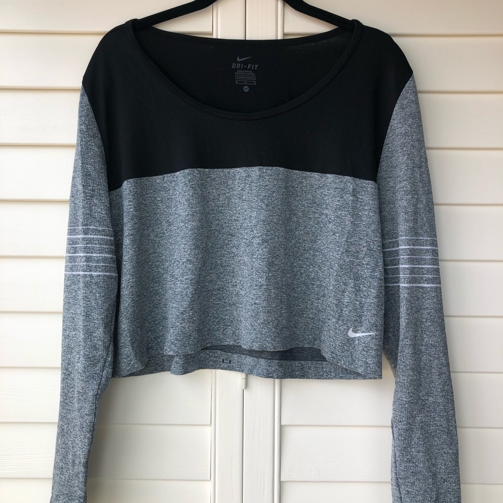 Nike Athletic Long Sleeve Crop Top Size M